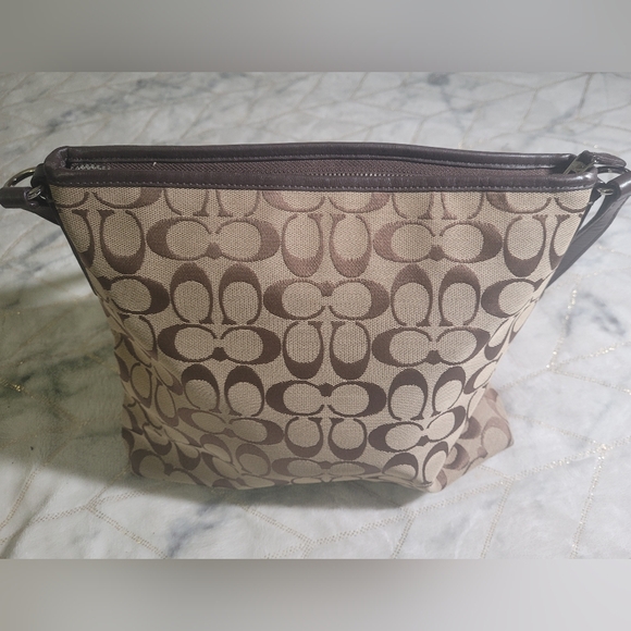 Coach’s cross body in medium size is a stylish and practical handbag - Picture 2 of 7